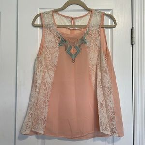 Blu pepper sleeveless coral top with lace and geometric detail, size large, VGUC